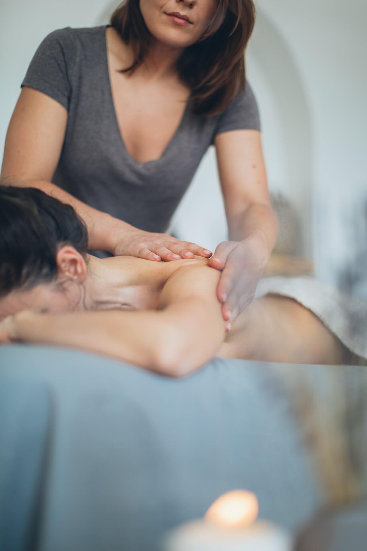 ¿Cómo puede ayudar la fisioterapia en el dolor de espalda?